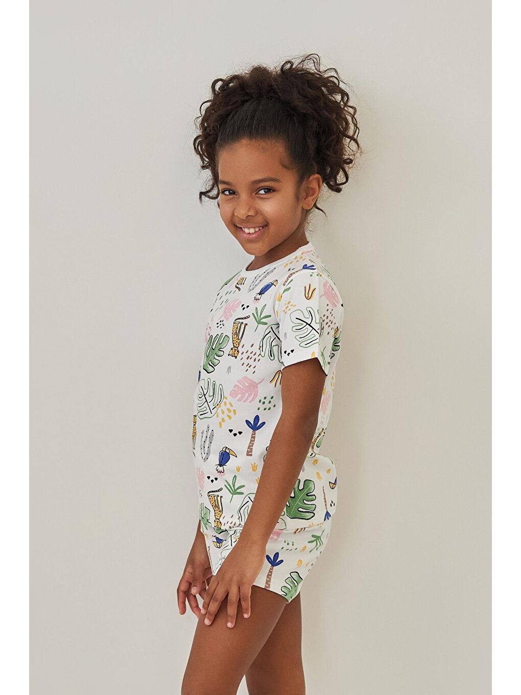 Kız Çocuk Safari Desenli Şortlu Pijama Takımı Ekru-1
