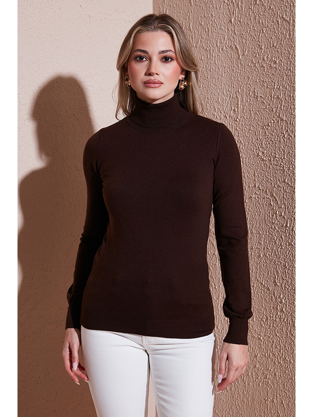 Kahverengi Regular Fit Balıkçı Yaka Kadın Kazak 25K0780K1