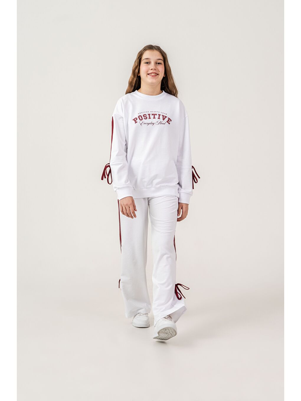 Beyaz Positive Baskılı Üst Kollar Biyeli Alt Biyeli Kız Çocuk Şort - Tişört Takımı