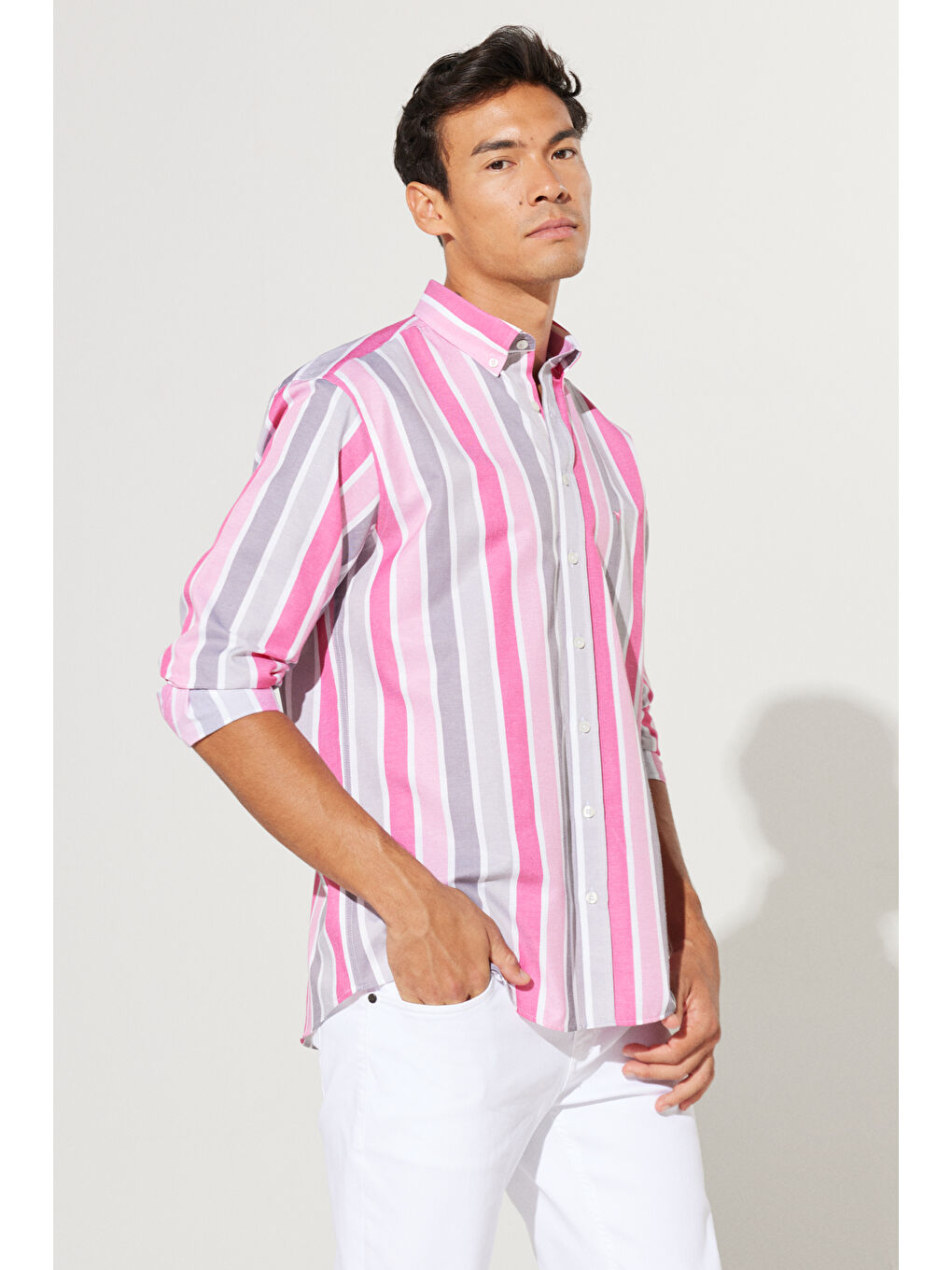 Erkek Gri-Pembe Comfort Fit Rahat Kesim Düğmeli Yaka Çizgili Pamuklu Gömlek-2