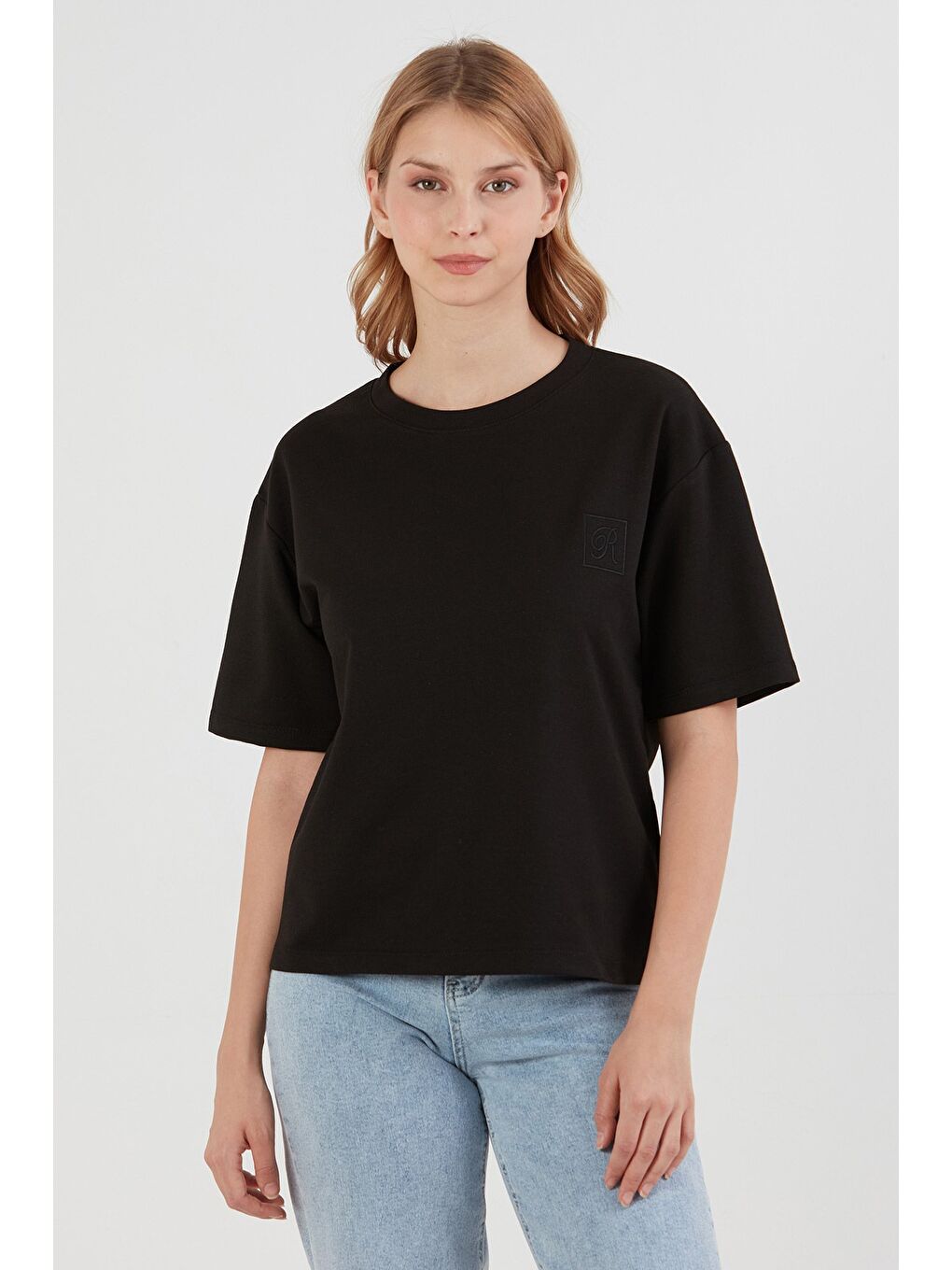 Siyah R Harf Nakışlı Oversize Tişört