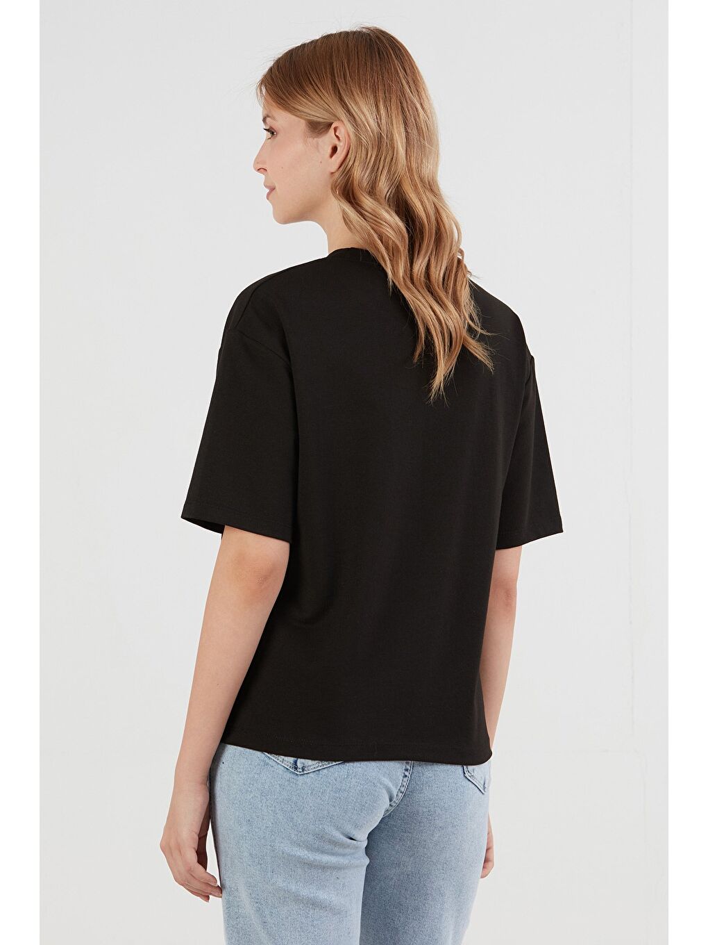 Siyah R Harf Nakışlı Oversize Tişört-2