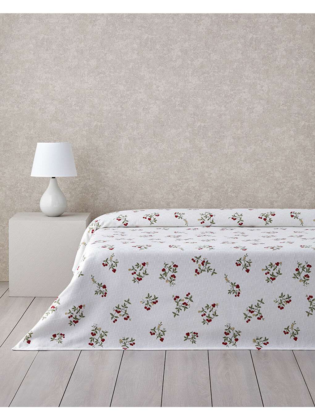 Cherry Blossom Baskılı Pamuklu Tek Kişilik Pike 150x220 cm Kırmızı