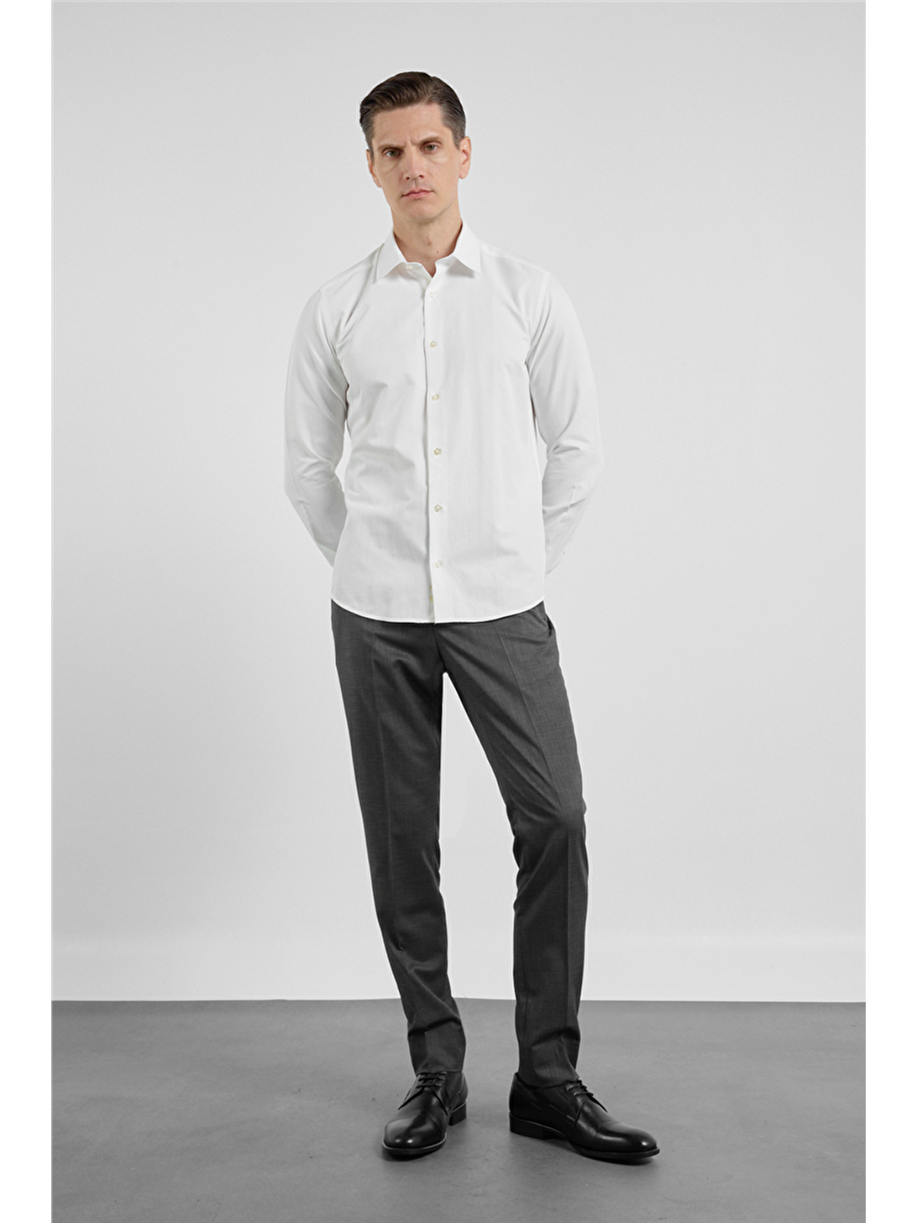 Ekru Krem Sert Yaka Uzun Kol Cepsiz Slim Fit Pamuklu Gömlek 1004255913-1