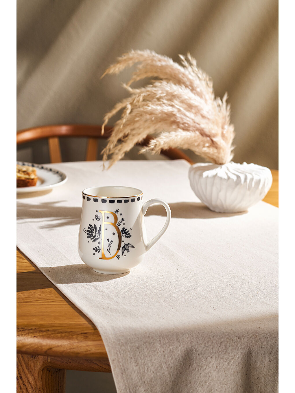 Beyaz Artisan B Letter New Bone Kupa 220 ml