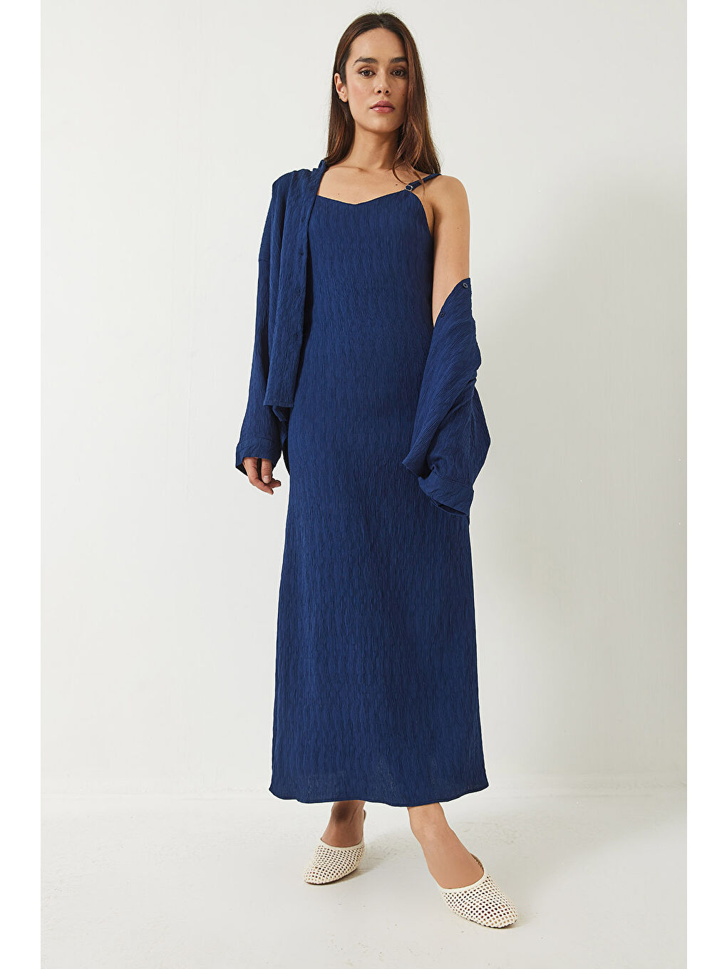 Lacivert Kadın Dokulu İnce Askılı Elbise Oversize Gömlek 'li Takım-4