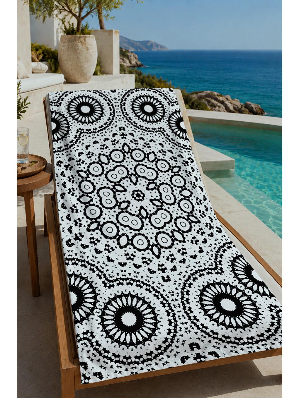 Beyaz Siyah Mandala Desenli 70x150 Cm Dijital Baskılı Plaj Ve Banyo Havlusu