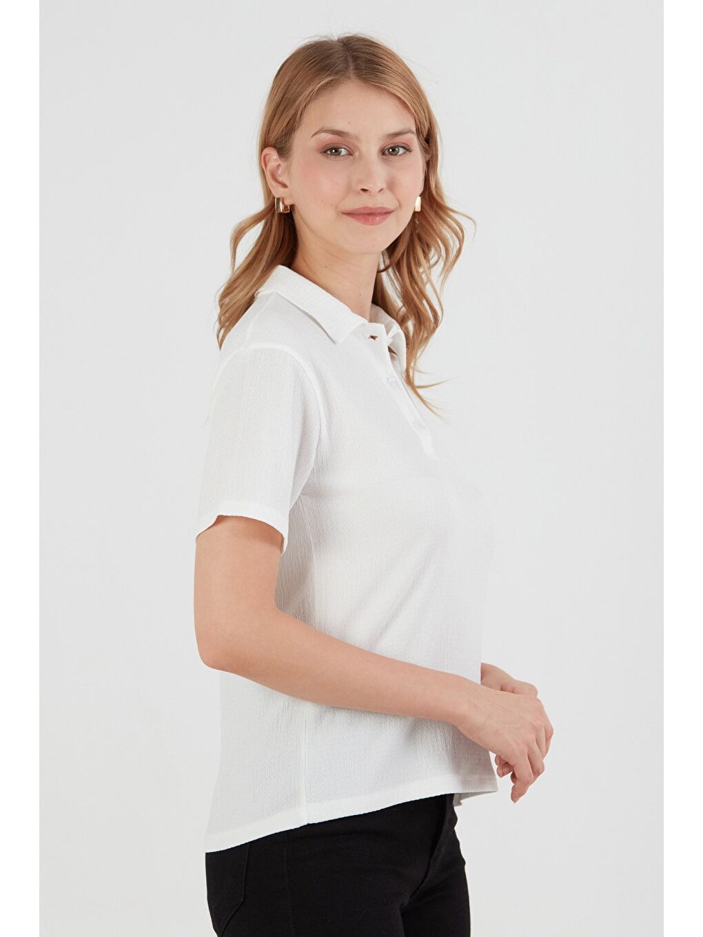 Beyaz Bürümcük Kumaş Düğmeli Polo Yaka Tişört-3