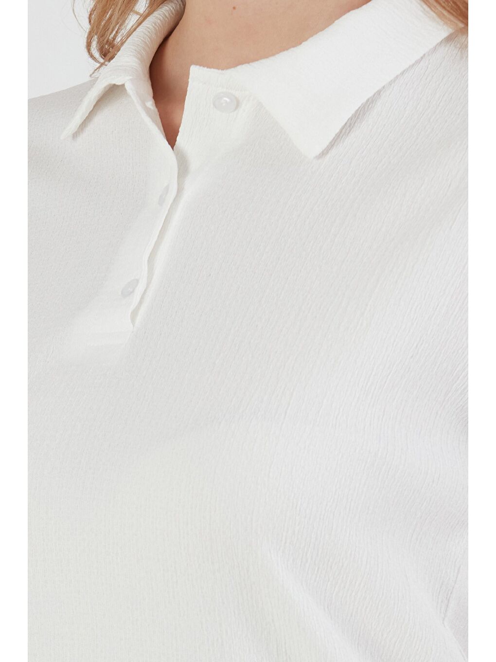 Beyaz Bürümcük Kumaş Düğmeli Polo Yaka Tişört-4