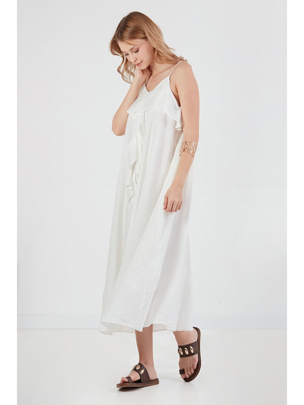 Beyaz Askılı Önü Fırfırlı Salaş Elbise-3