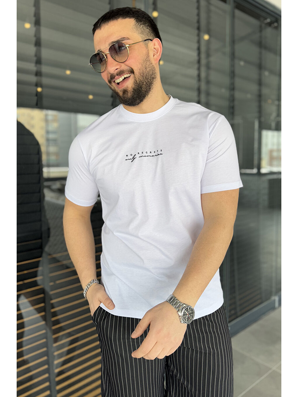 Beyaz Erkek Silikon Kabartma Yazı Baskılı Bisiklet Yaka Tişört-1