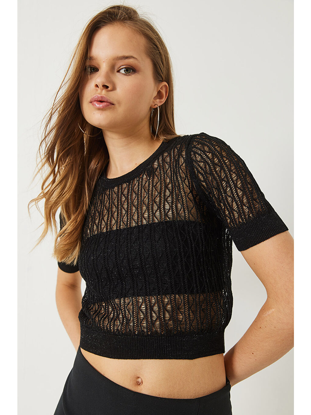Siyah Kadın Bisiklet Yaka Yadızlı Kısa Kol Ajurlu Örgü Detaylı Crop Bluz-3