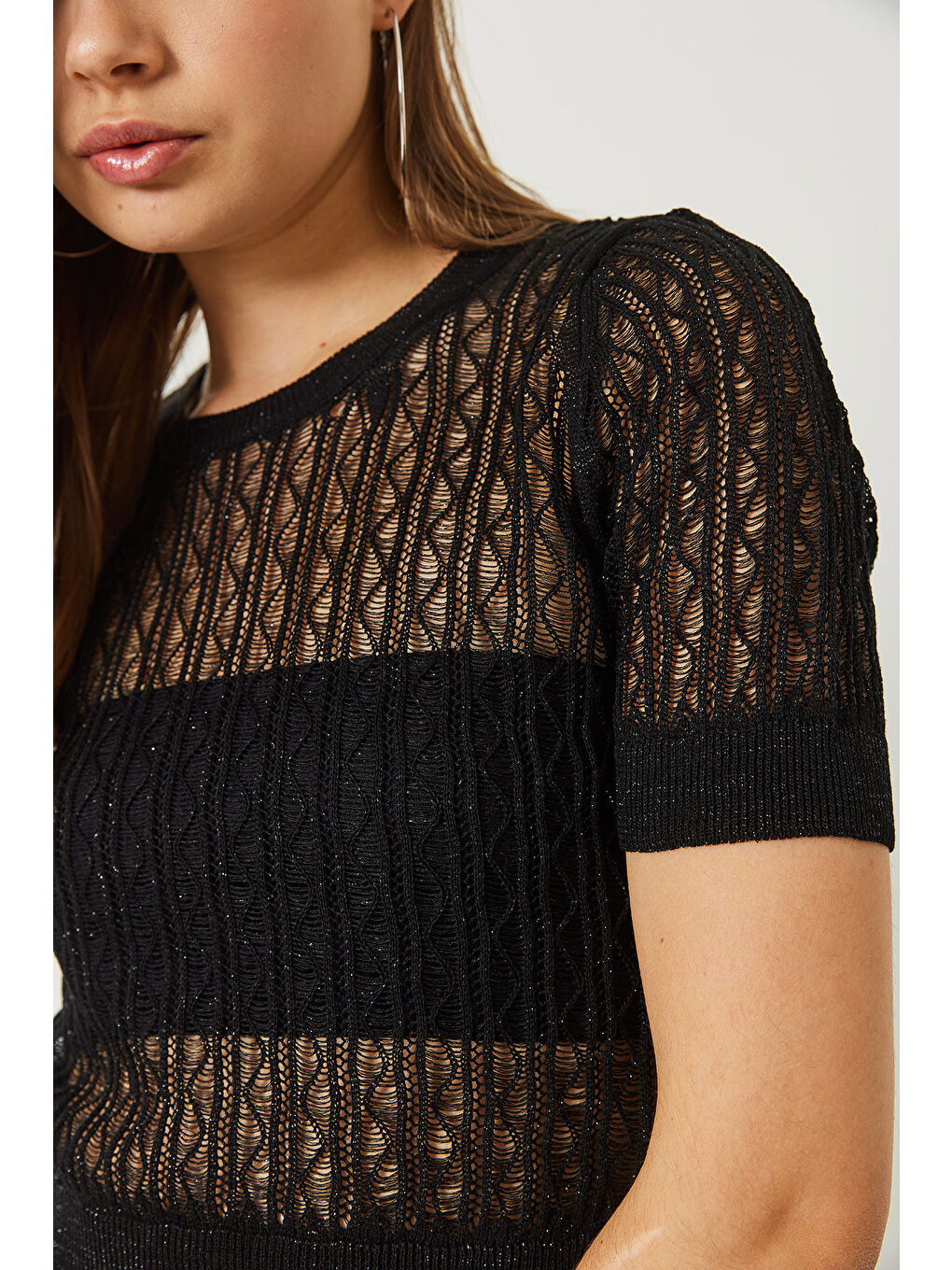 Siyah Kadın Bisiklet Yaka Yadızlı Kısa Kol Ajurlu Örgü Detaylı Crop Bluz-4