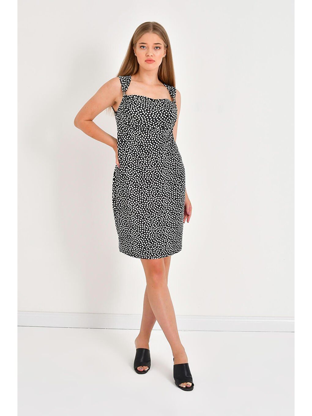 Siyah Puantili Elbise