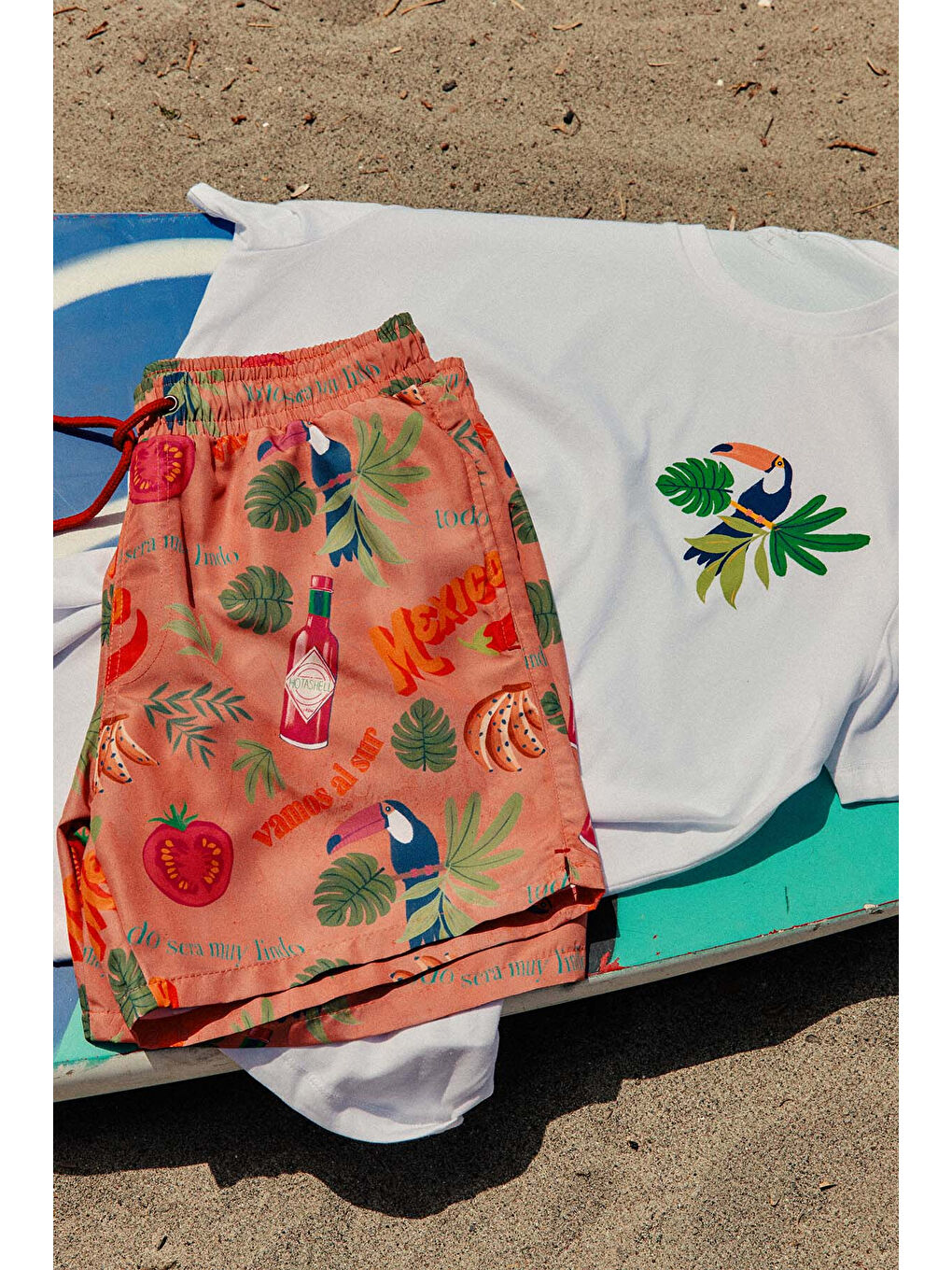 Erkek Turuncu Standart Fit Normal Kesim Cepli Hızlı Kuruyan Desenli Mayo Deniz Şortu-1