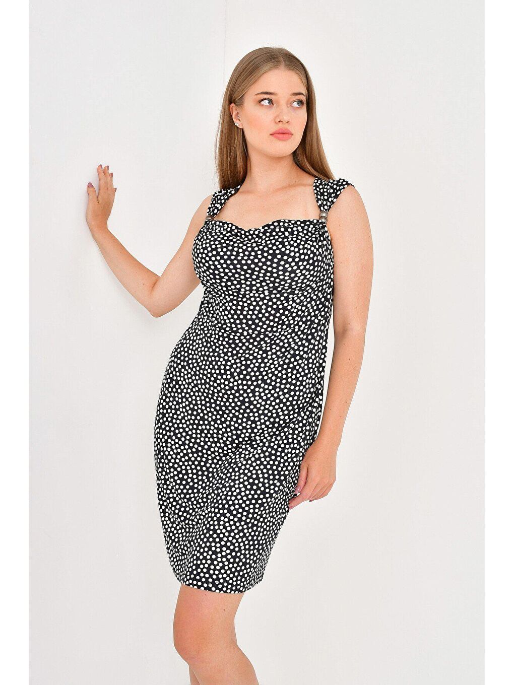 Siyah Puantili Elbise-1