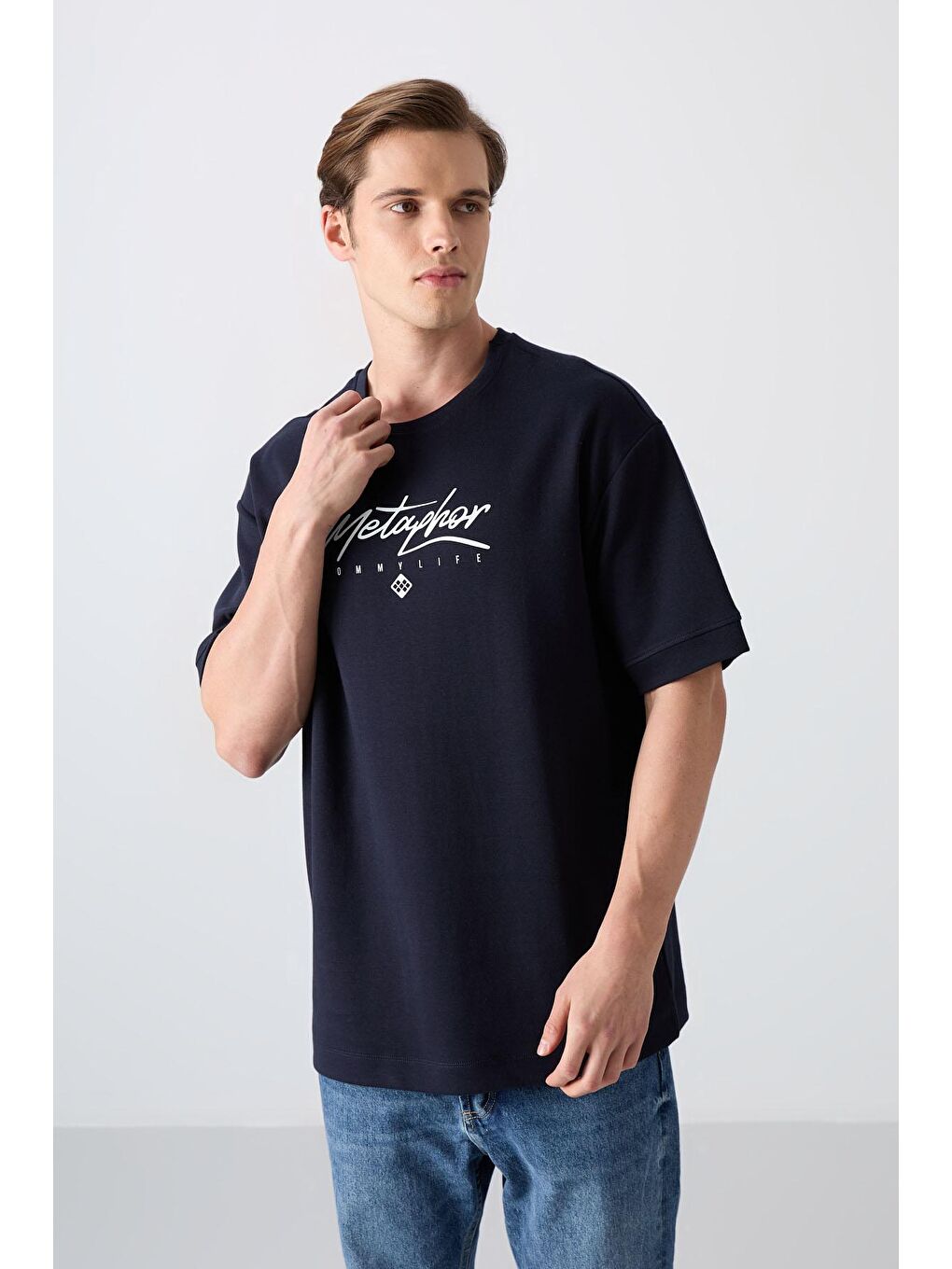 TOMMYLIFE Lacivert Pamuklu Kalın Yumuşak Dokulu Oversize Fit Baskılı Erkek T-Shirt - 88320