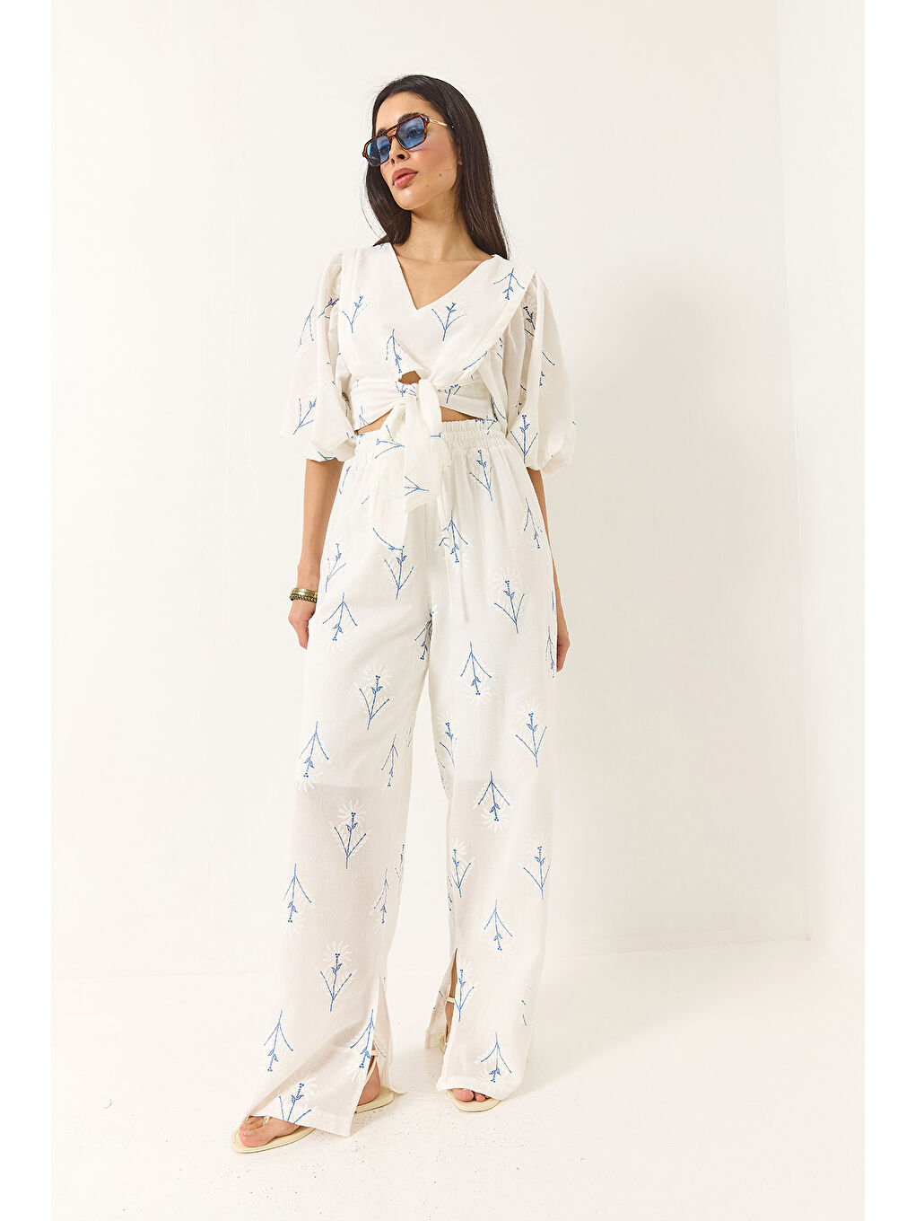 Beyaz Kadın Nakışlı V Yaka Bluz Yüksek Bel Astarlı Pantolonlu Keten Alt-Üst Takım-3