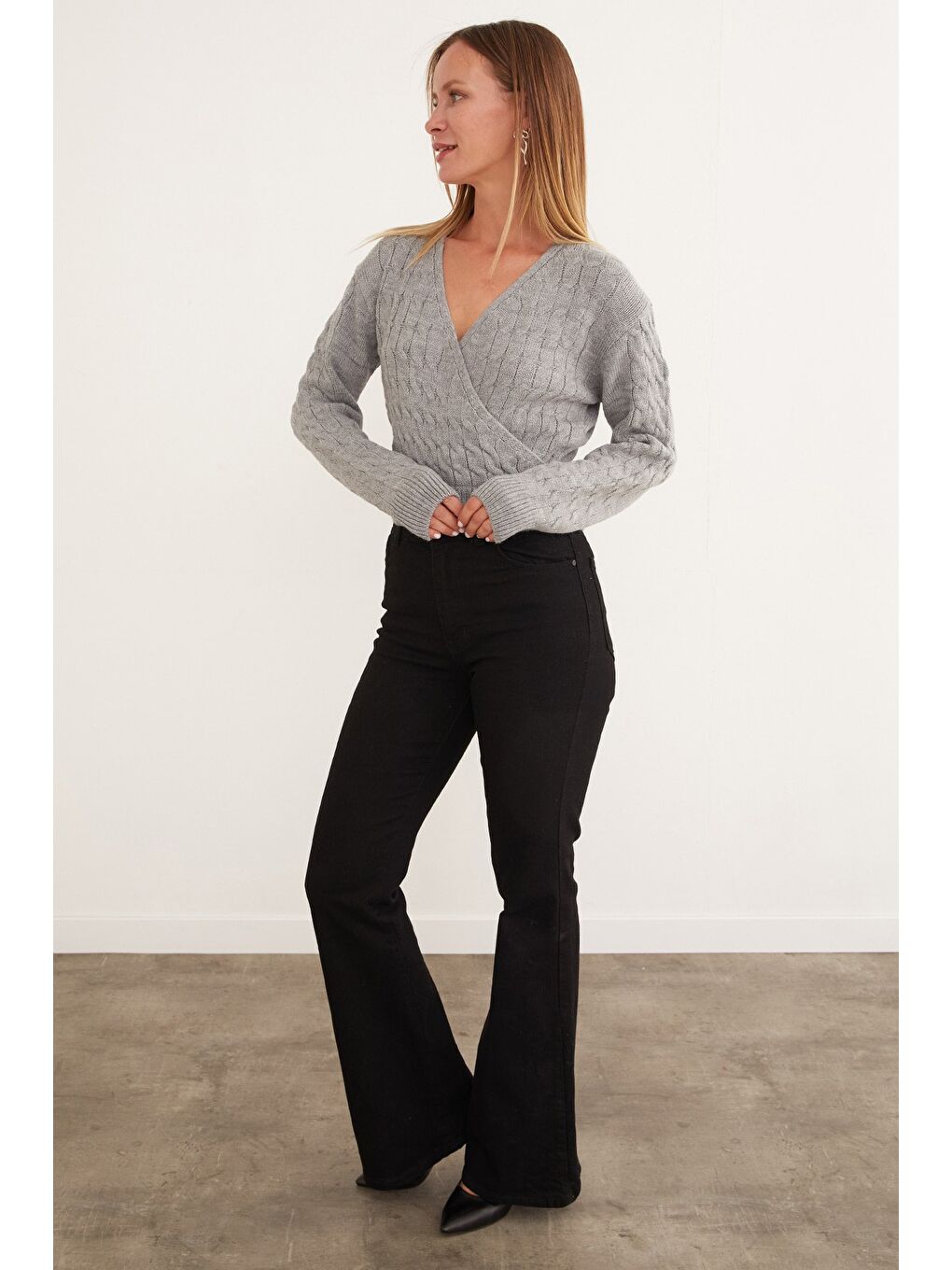 Gri Saç Örgüsü Desenli Kruvaze Yaka Triko Kazak-2