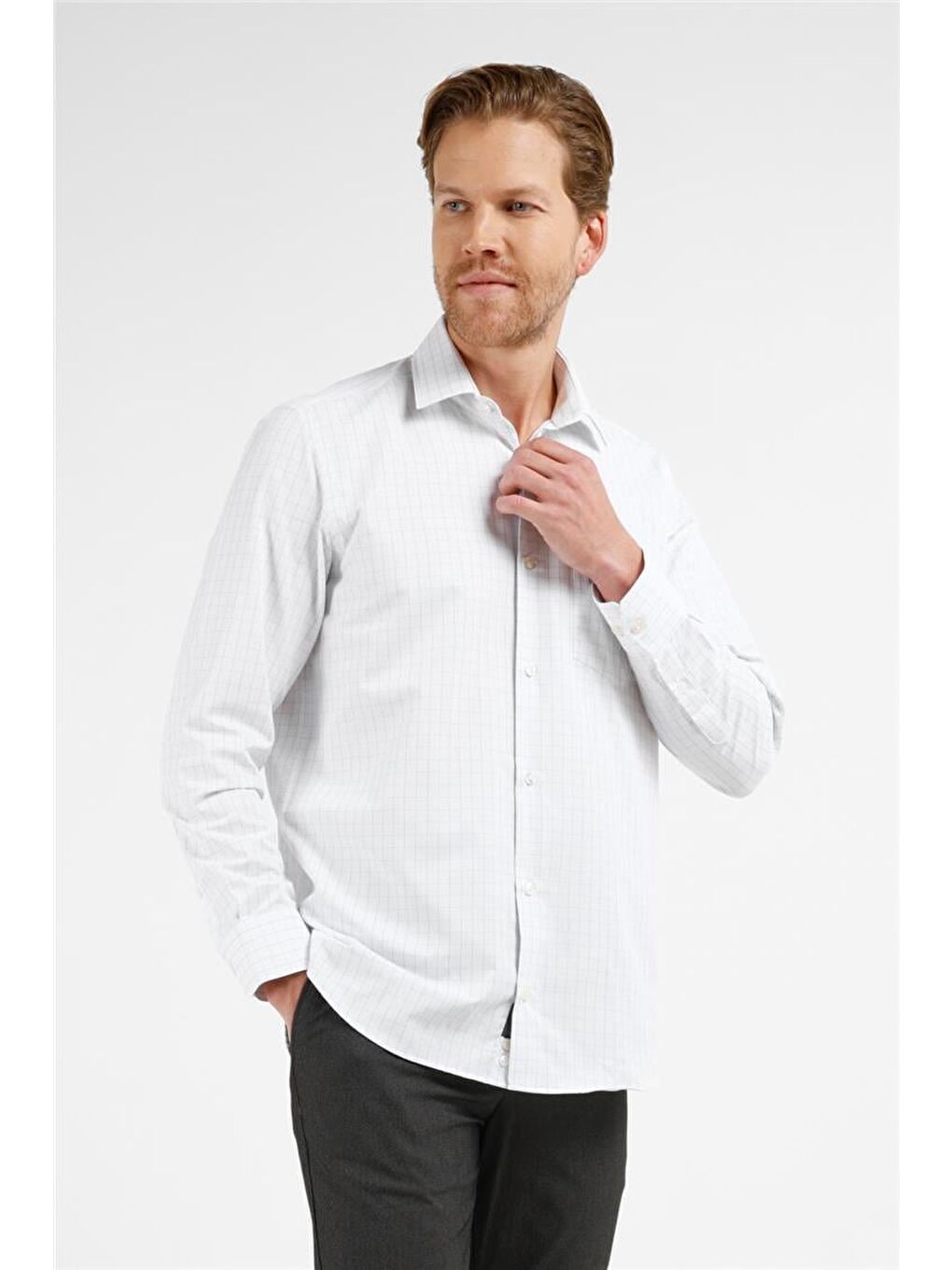 Beyaz - Lacivert Kareli Desen Sert Yaka Uzun Kol Cepli Comfort Fit Pamuklu Gömlek 1004255279-2