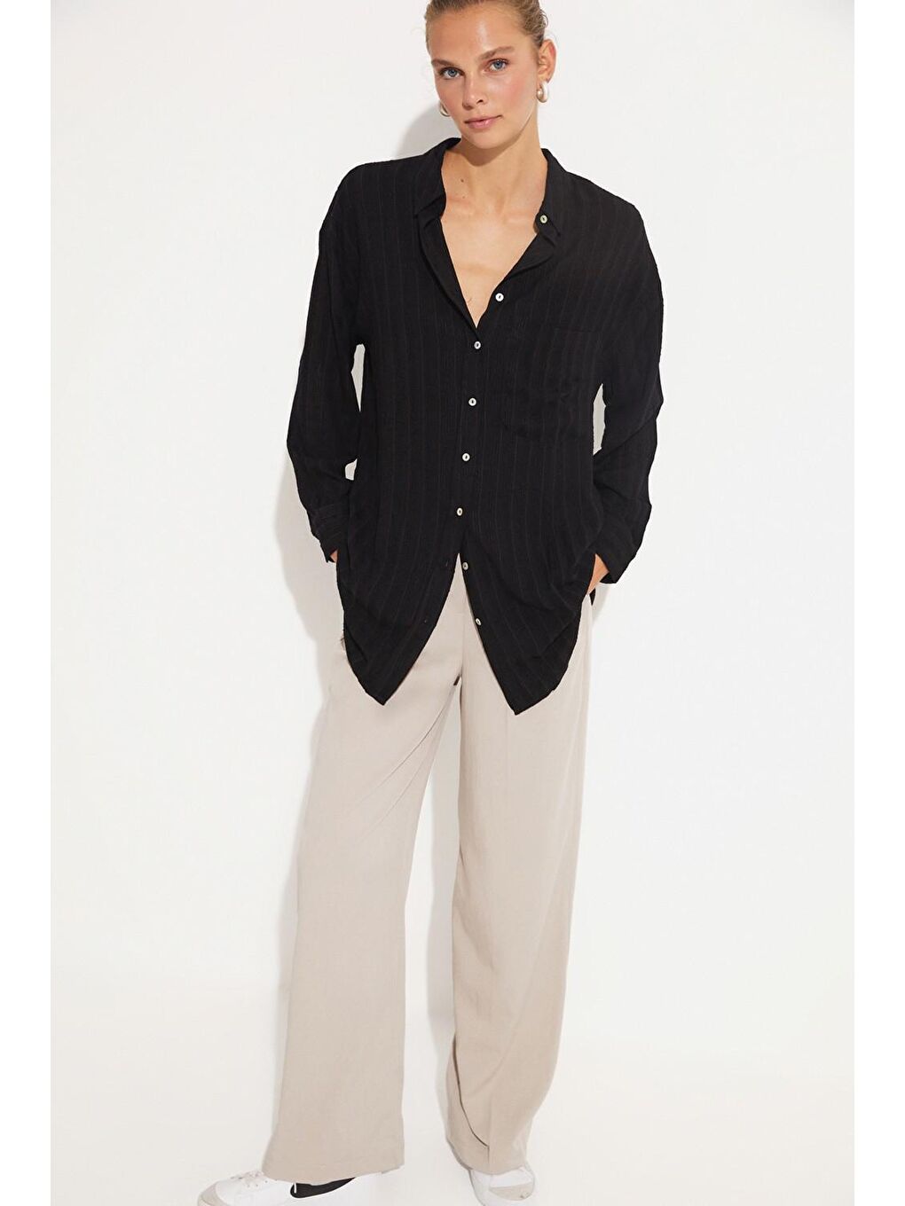 Siyah Kadın Exclusive Boyfriend/Geniş Kalıp Viskon Karışımlı Gömlek