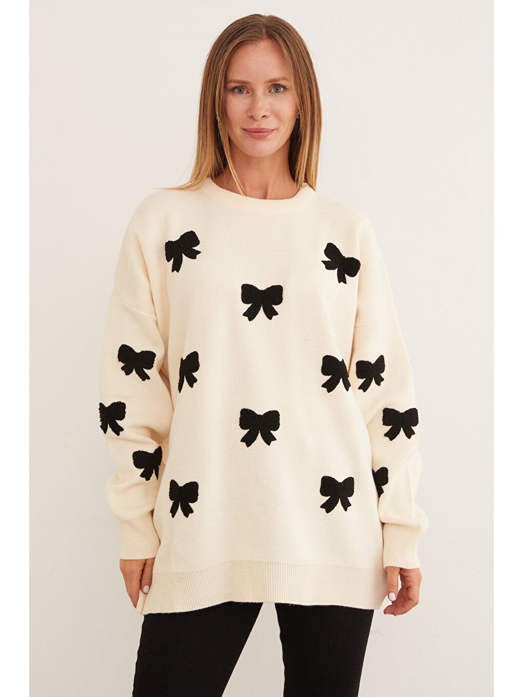 Ekru Kurdele Nakışlı Bisiklet Yaka Oversize Triko Kazak-2