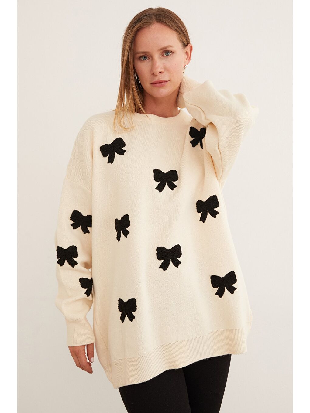 Ekru Kurdele Nakışlı Bisiklet Yaka Oversize Triko Kazak-4