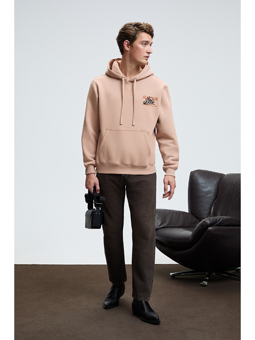 Bej Leland Erkek Kapüşonlu Kanguru Cepli Göğsü Nakışlı Regular Fit Vizon Sweatshirt-1