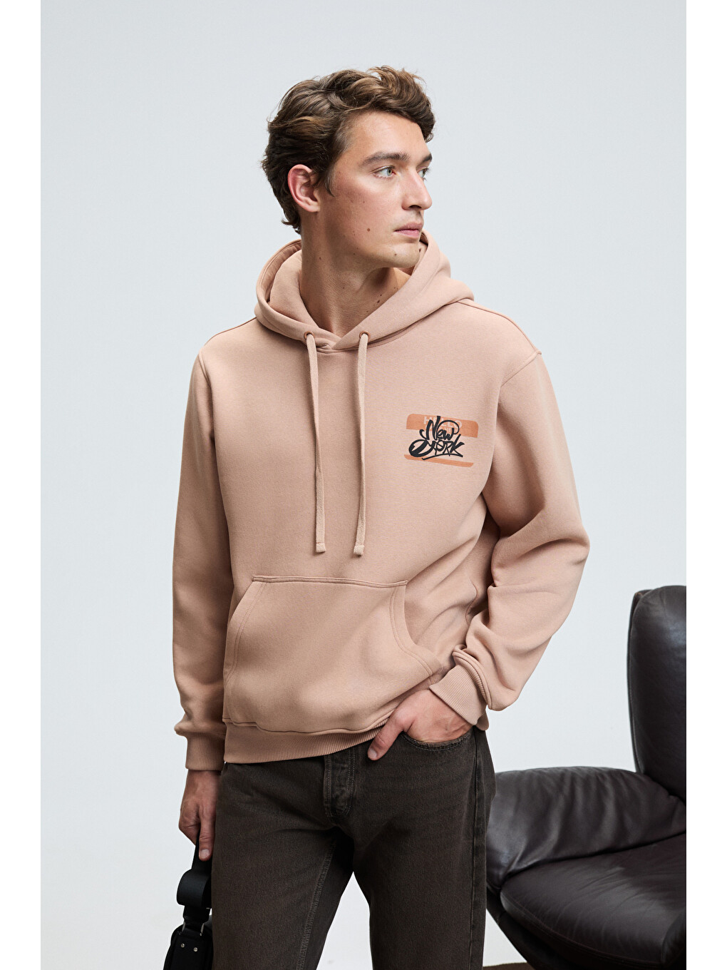 Bej Leland Erkek Kapüşonlu Kanguru Cepli Göğsü Nakışlı Regular Fit Vizon Sweatshirt-2