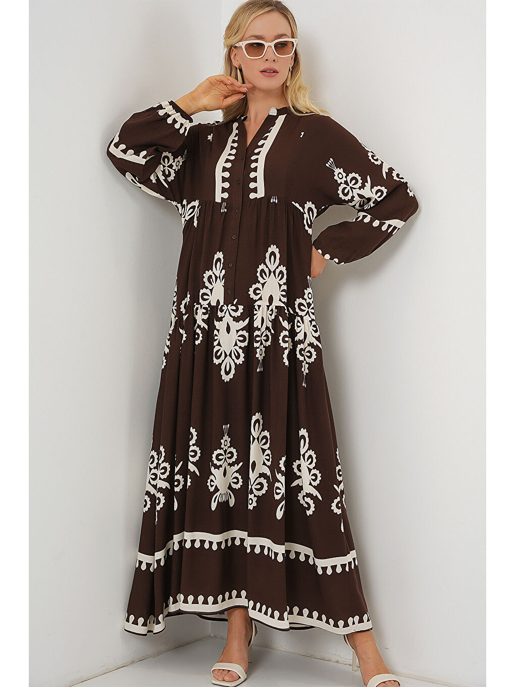 Kahverengi 2423 Otantik Desenli Tesettür Elbise - Koyu Kahve-2