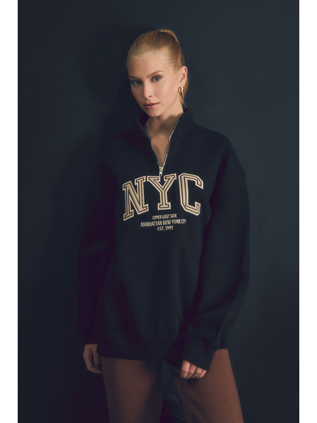 Fullamoda Siyah Nyc Nakışlı Dik Yaka Yarım Fermuarlı Oversize Sweatshirt