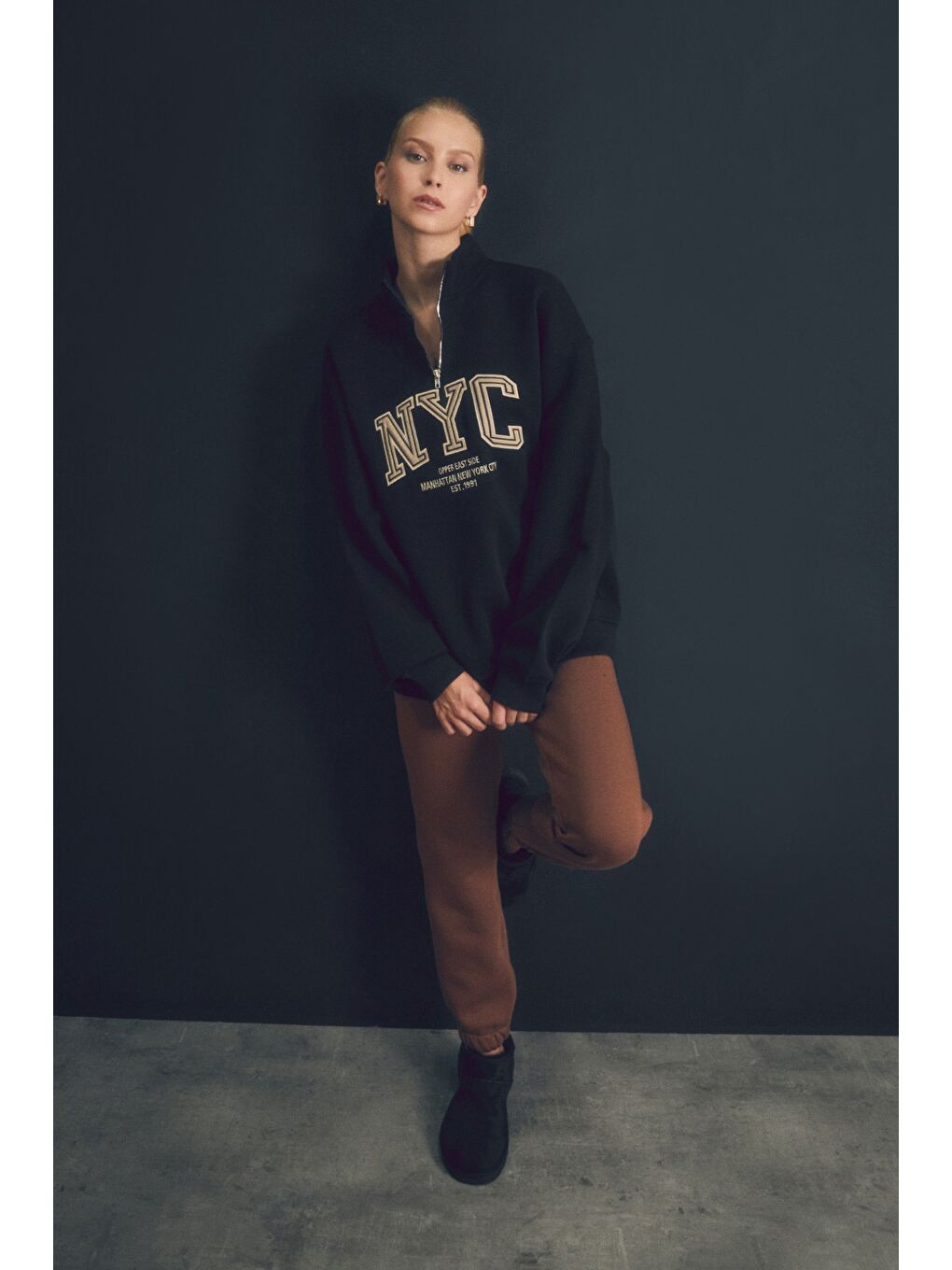 Fullamoda Siyah Nyc Nakışlı Dik Yaka Yarım Fermuarlı Oversize Sweatshirt - 1