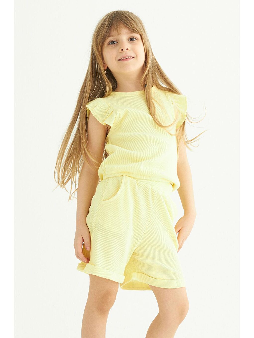 Sarı Bisiklet Yaka Omuzları Fırfırlı Kız Çocuk Şortlu Takım-1