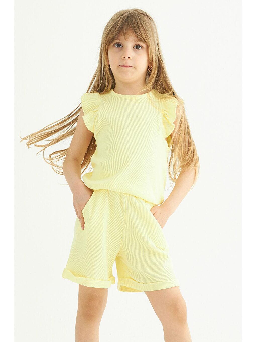 Sarı Bisiklet Yaka Omuzları Fırfırlı Kız Çocuk Şortlu Takım-2