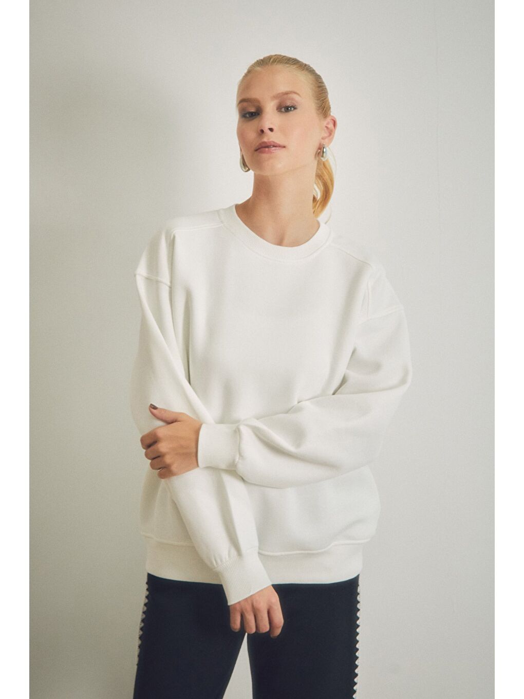 Fullamoda Ekru Basic Bisiklet Yaka Sweatshirt