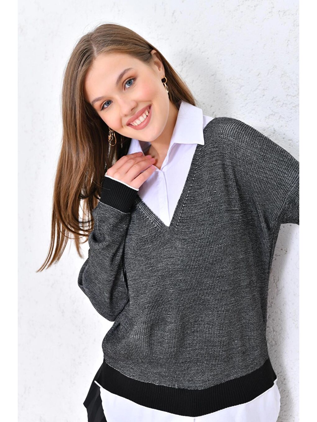 Gömlek Yaka Detaylı Siyah Triko Kazak-1