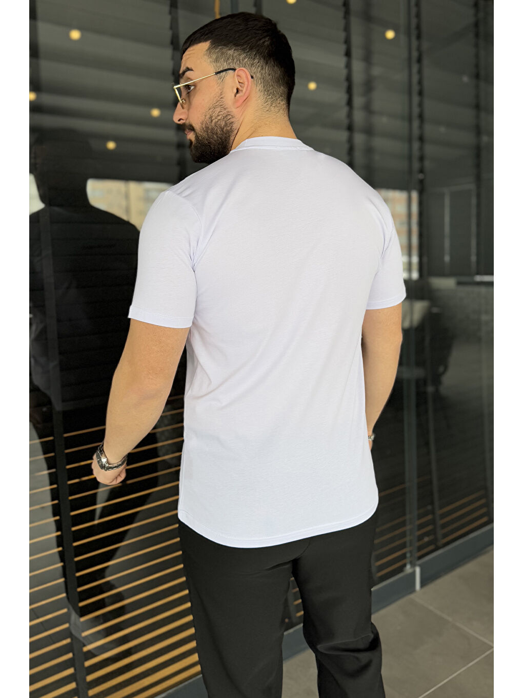 Beyaz Erkek Bisiklet Yaka Silikon Kabartma Baskılı Tişört-3