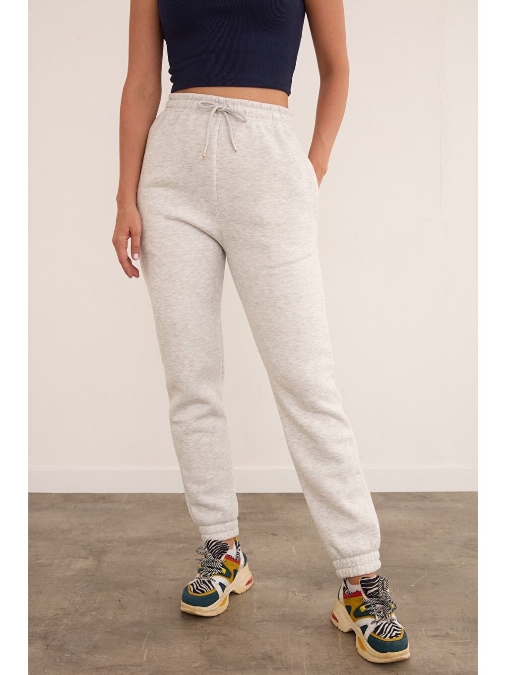 Gri 3 İplik Bağlamalı Cepli Jogger Eşofman Altı-1