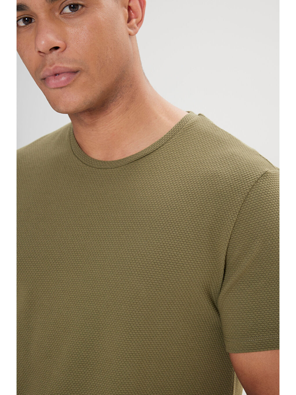 Erkek Haki Slim Fit Dar Kesim Bisiklet Yaka Kısa Kollu Yumuşak Tuşeli Basic Tişört-3