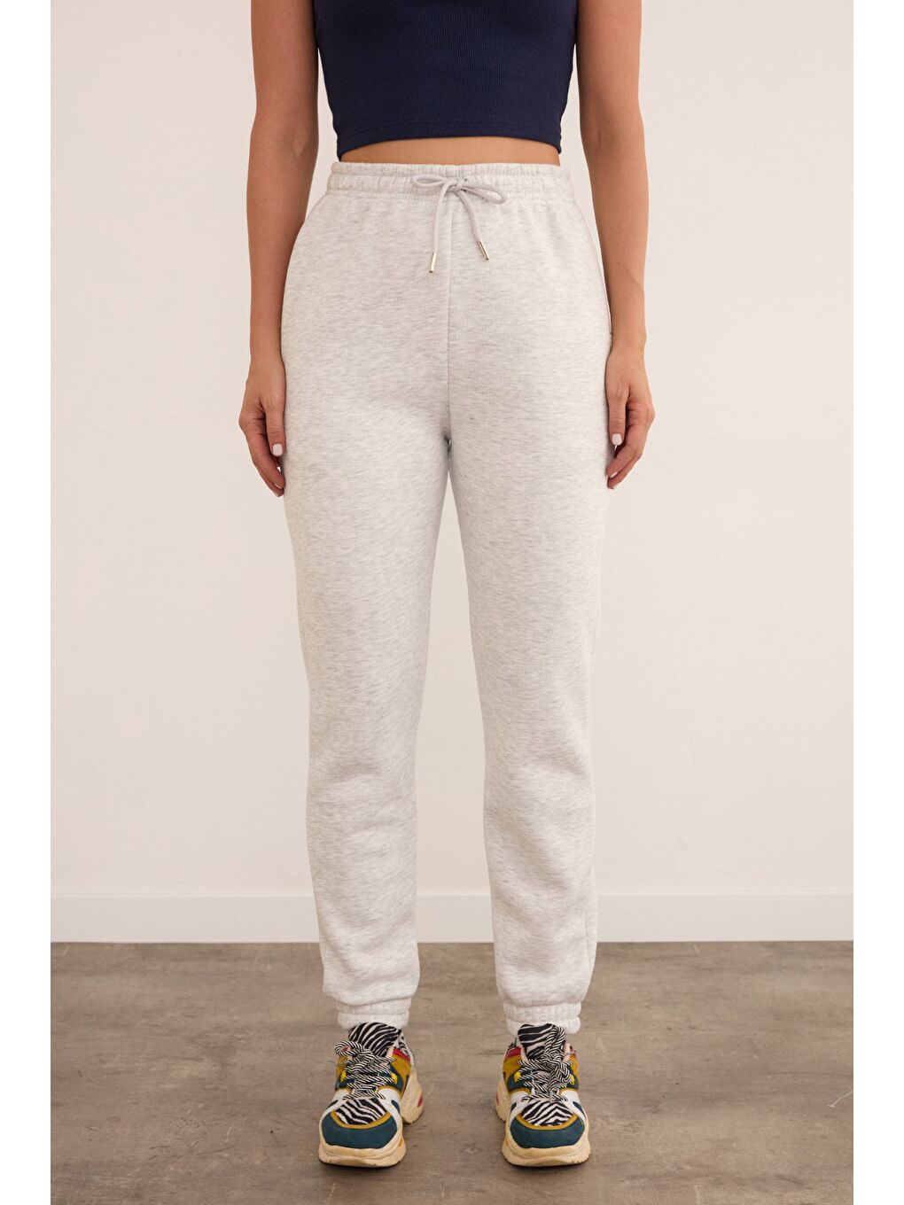 Gri 3 İplik Bağlamalı Cepli Jogger Eşofman Altı-4