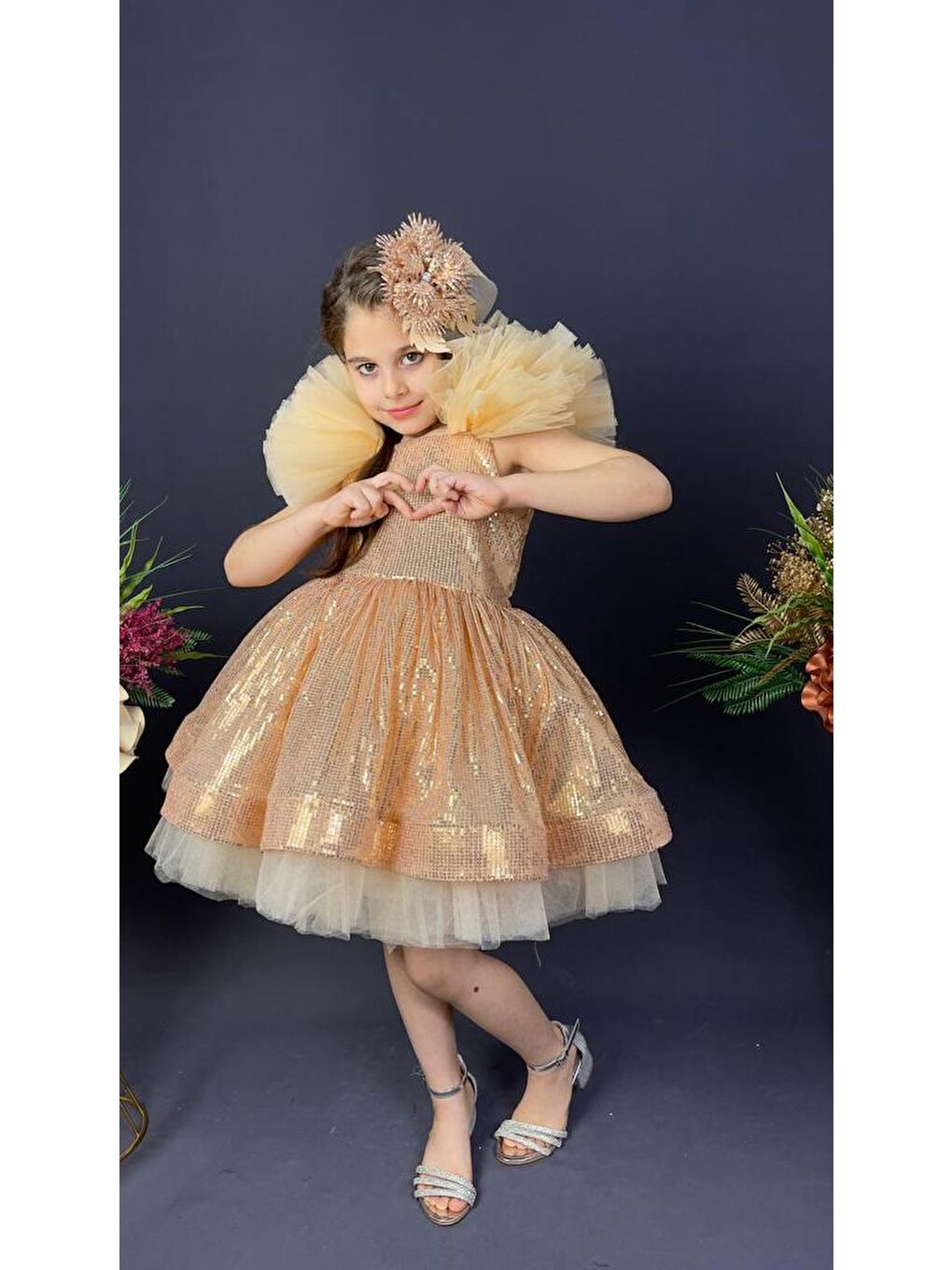 Sarı Tavus Kol Payetli Kumaş Kız Çocuk Elbise MNK0537