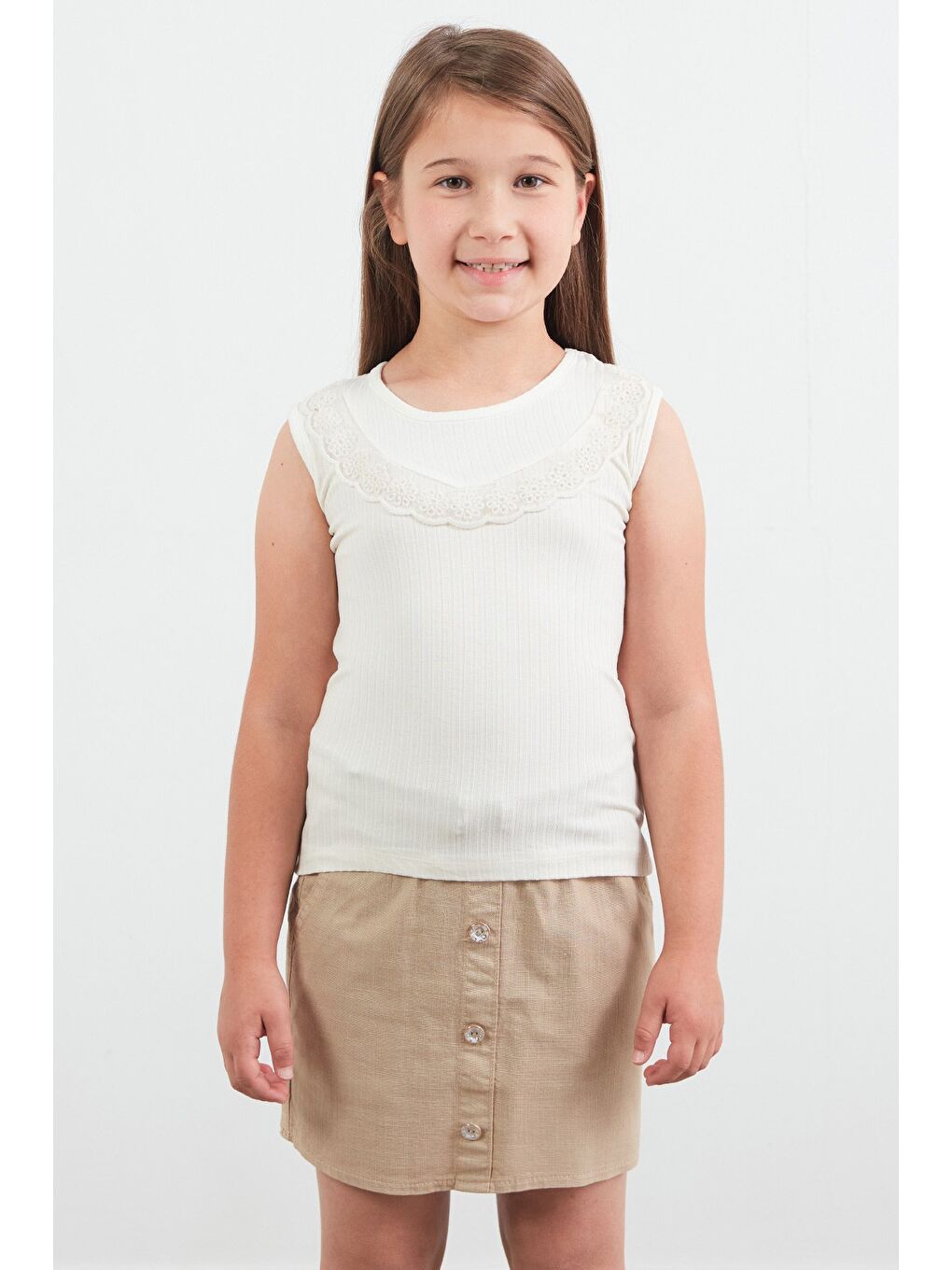 Ekru Önü Fırfırlı Kız Çocuk Kolsuz Bluz-2
