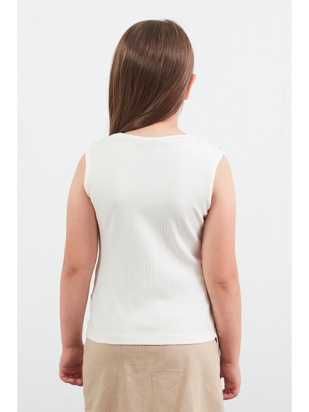 Ekru Önü Fırfırlı Kız Çocuk Kolsuz Bluz-3