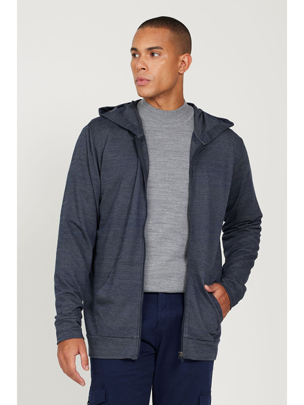 Lacivert-Gri Standart Fit Normal Kesim Kapüşonlu Erkek Fermuarlı Sweatshirt Hırka