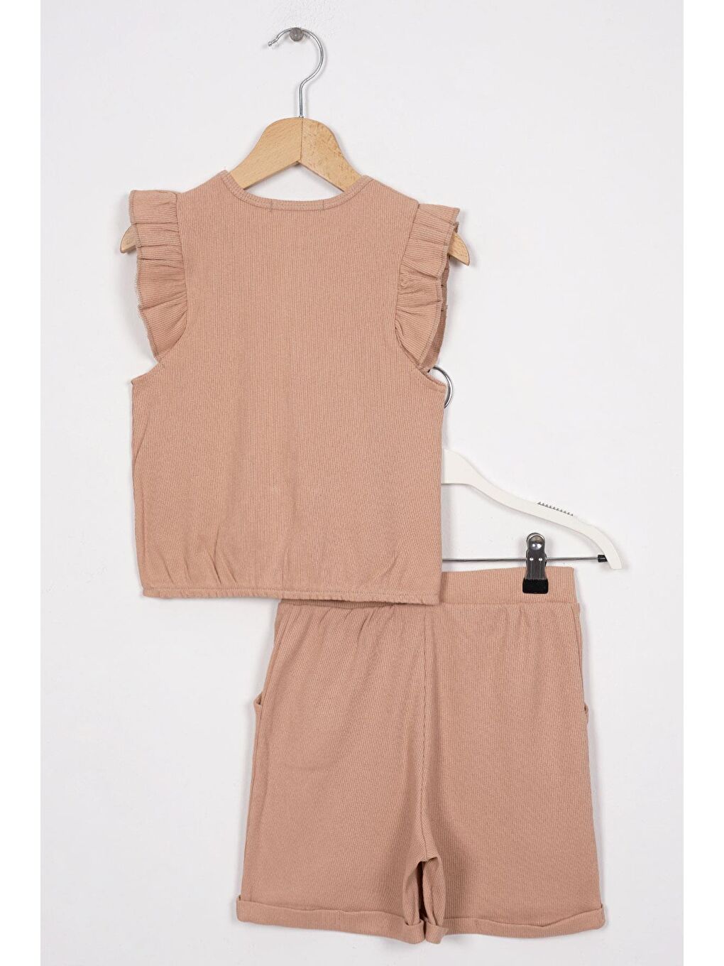 Bej Bisiklet Yaka Omuzları Fırfırlı Kız Çocuk Şortlu Takım-1