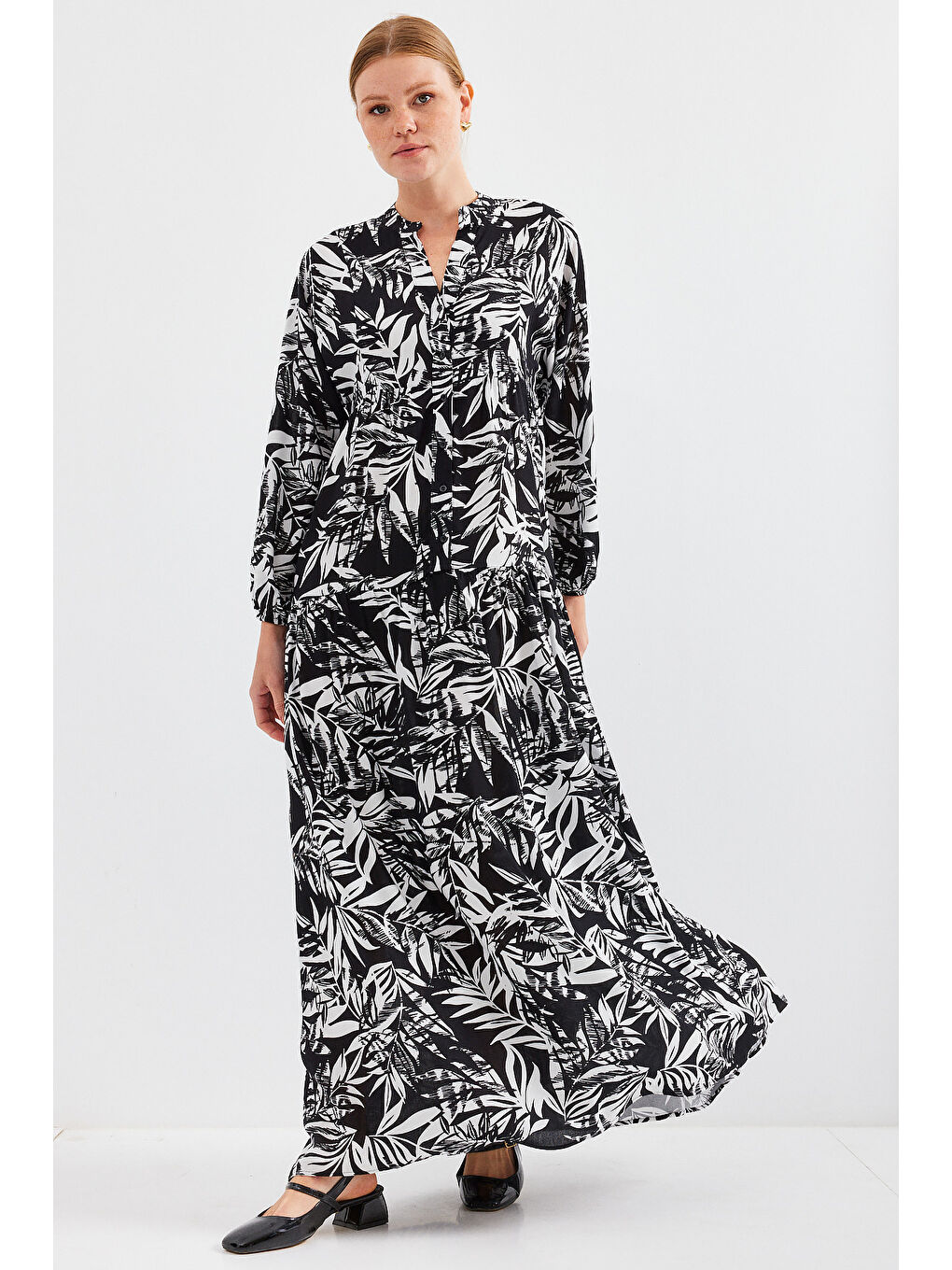 Pembe Kadın Desenli Siyah Beyaz Viskon Tesettür Elbise 2423-2