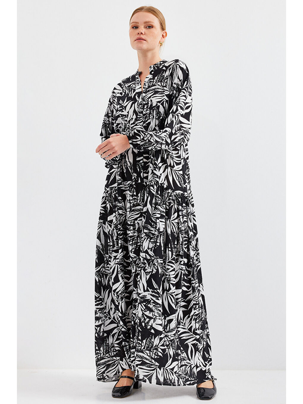 Pembe Kadın Desenli Siyah Beyaz Viskon Tesettür Elbise 2423-3