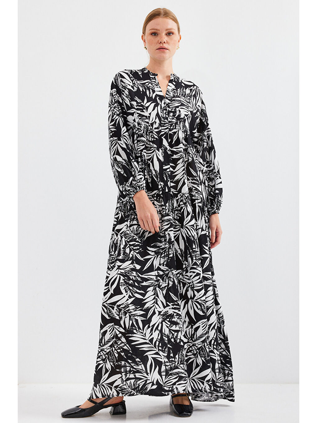 Pembe Kadın Desenli Siyah Beyaz Viskon Tesettür Elbise 2423-4