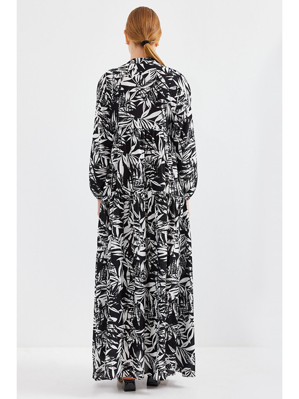 Pembe Kadın Desenli Siyah Beyaz Viskon Tesettür Elbise 2423-6