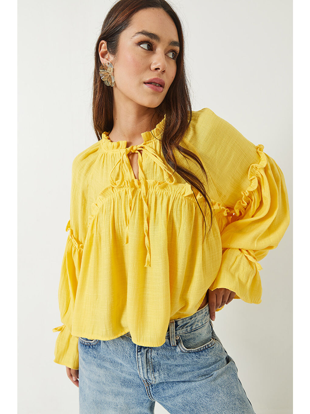 Sarı Kadın Bağlama Detaylı Balon Kol Salaş Gofre Bluz-3